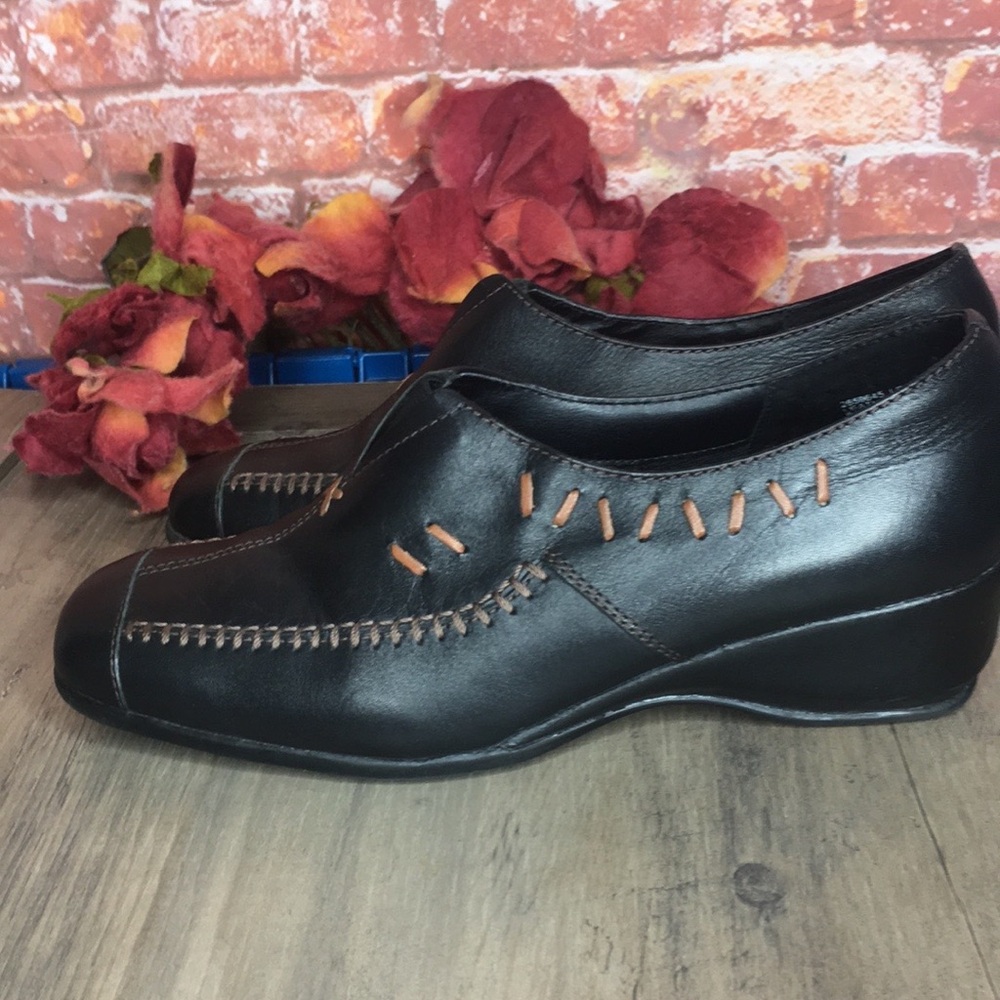 Vintage G. Wiz Black Leather
Comfort Driving Wedge Shoes - Picture 2 of 11
